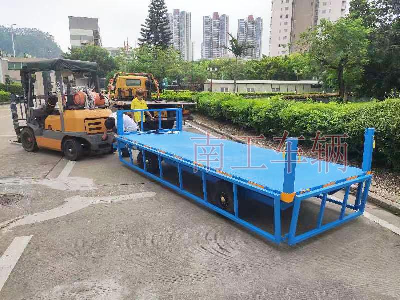 2吨下翻护栏牵引工业leyu乐鱼官方网站_乐鱼(中国) 全挂式工具底盘拖车