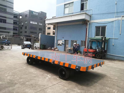 25吨重型工业leyu乐鱼官方网站_乐鱼(中国)全挂式牵引拖车底盘带牵引环3I.jpg