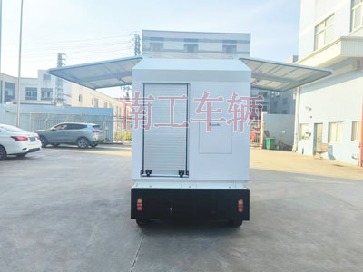 2吨电动leyu乐鱼官方网站_乐鱼(中国) 飞翼箱式工具拖车I.jpg