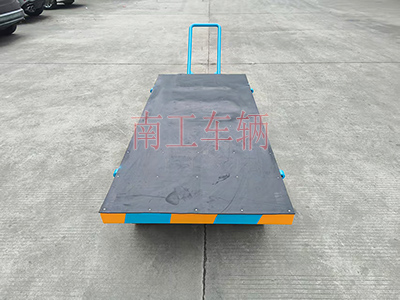 3吨小型leyu乐鱼官方网站_乐鱼(中国) 带橡胶垫工具车3I.jpg